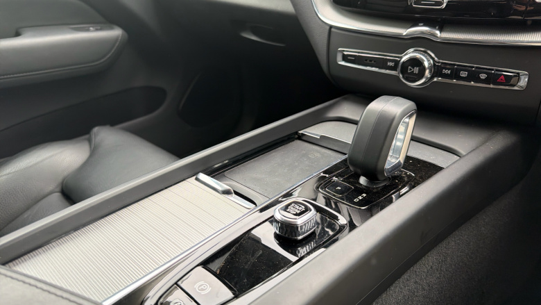 Volvo Xc60 2.0 B4P Plus Dark 5dr Geartronic Petrol Estate